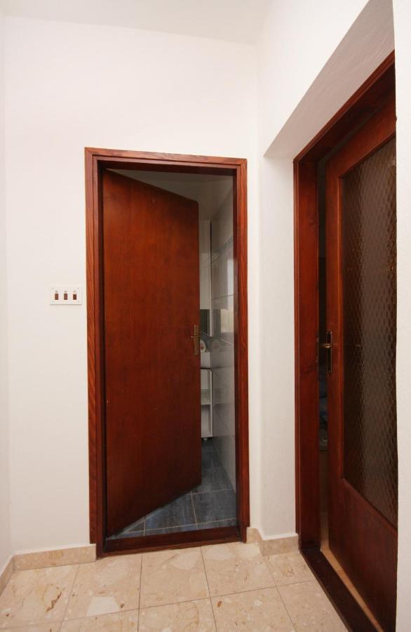 Apartment Vrbnik 5301B Exteriér fotografie